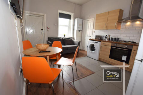 KITCHEN &amp; LOUNGE | PIC 2
