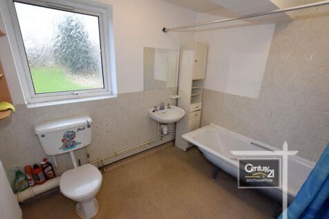 COMMUNAL BATHROOM