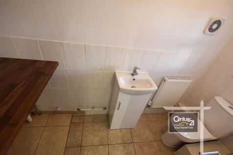 GROUDN FLOOR WC