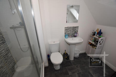 ENSUITE TO MASTER BEDROOM