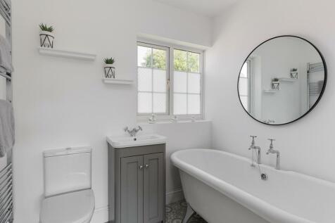 Ensuite to Master Bedroom