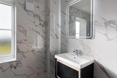 Bedroom 2 EnSuite