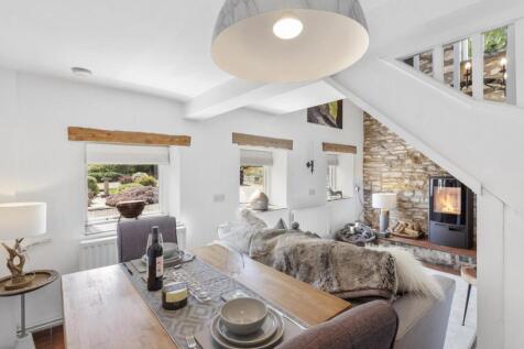 Lounge / Dining Area