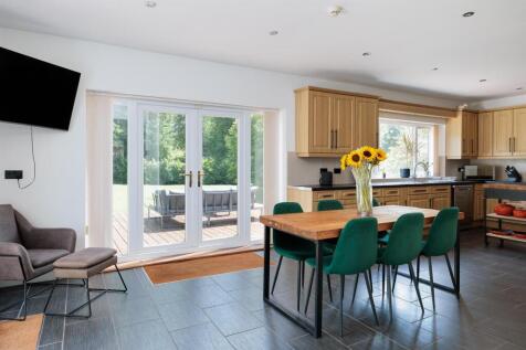 Kitchen/Dining Area