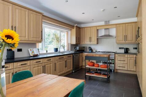 Kitchen/Dining Area