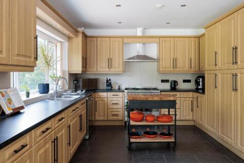 Kitchen/Dining Area