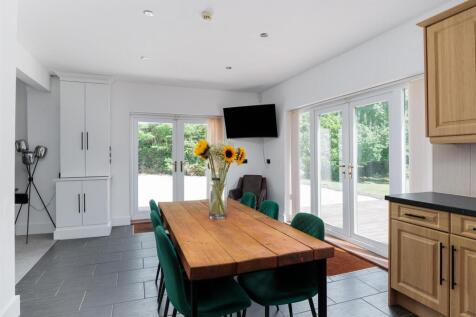 Kitchen/Dining Area