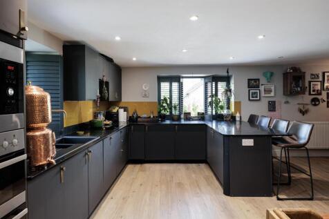 Kitchen Dining Area