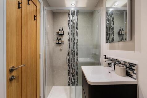 Bedroom 2 En-Suite