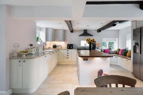 Kitchen Dining Area