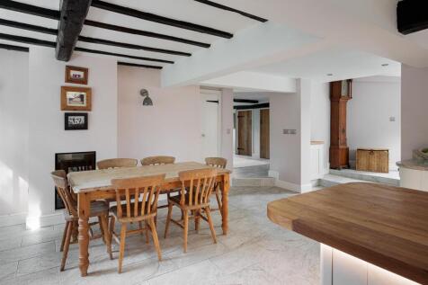 Kitchen Dining Area