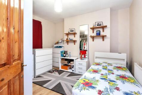 Bedroom .