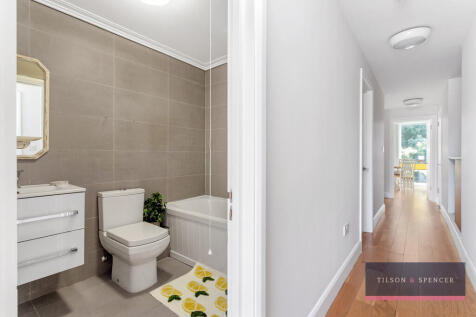 Bathroom/Hallway