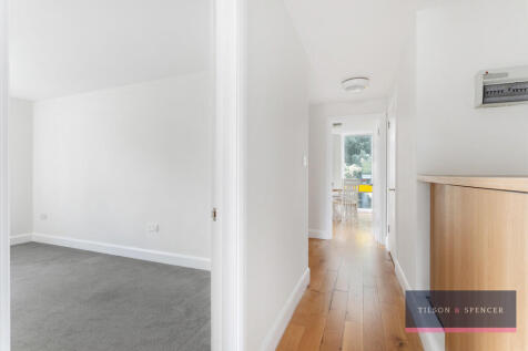 Bedroom/Hallway