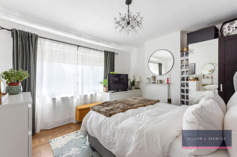 Maiin Bedroom