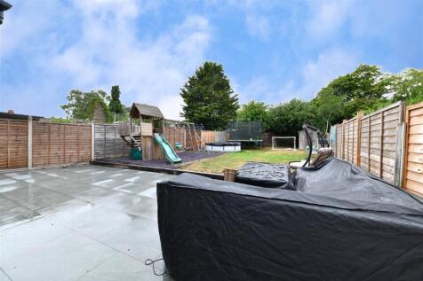 Rear garden 1.jpeg