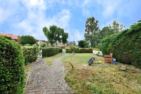 Front garden.jpeg