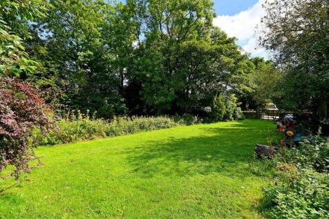 Communal Garden &amp; Surrounding Area
