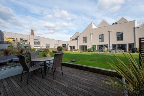 Patio &amp; Communal Gardens 