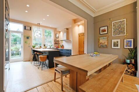 Open Plan Family Room / Kitchen 