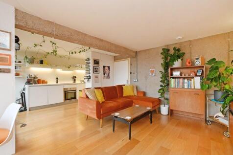 Open Plan Lounge / Kitchen 