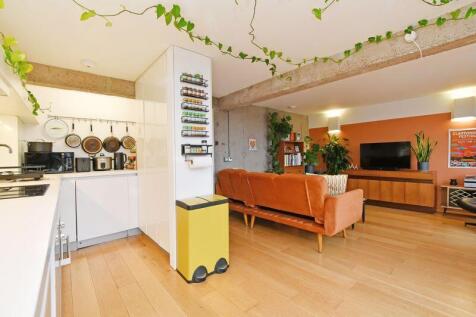 Open Plan Lounge / Kitchen 