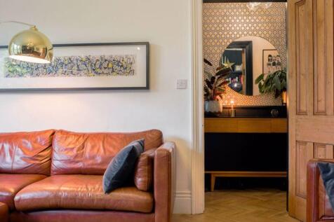 Living Room/Hallway