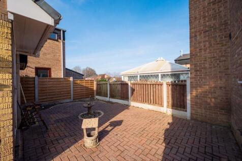 Wraparound Outdoor Space 