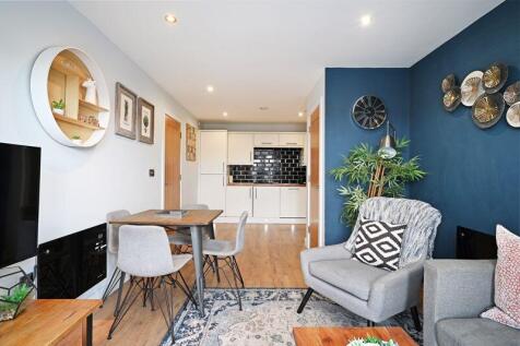 Living Room / Kitchen 