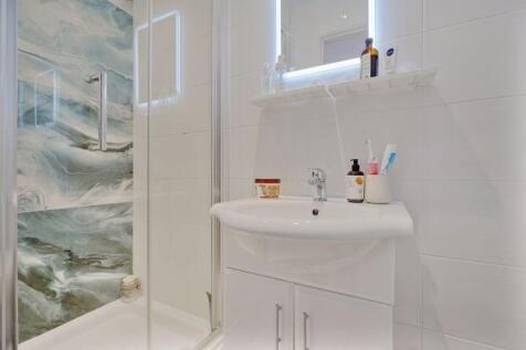 Bedroom 5 Ensuite