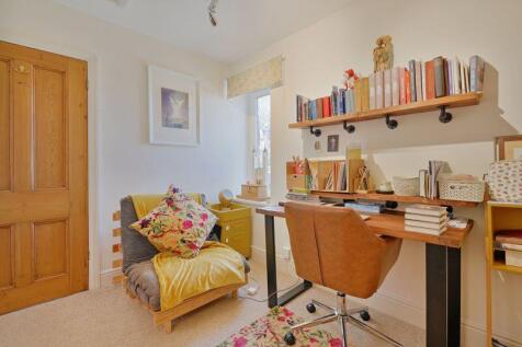 Bedroom 6 / Study 