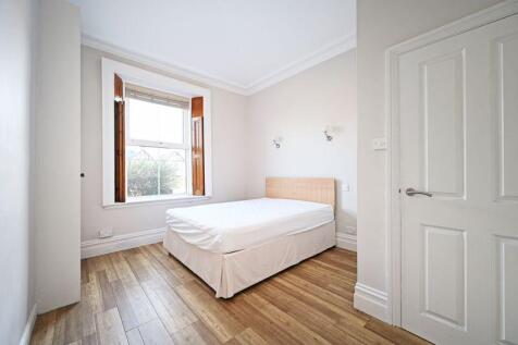 Living Room/Bedroom