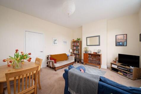 Living Room/Bedroom
