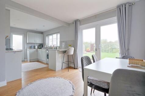 Dining into Kitchen