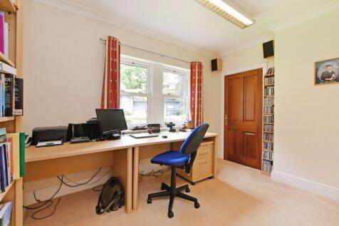 Bedroom / Study 