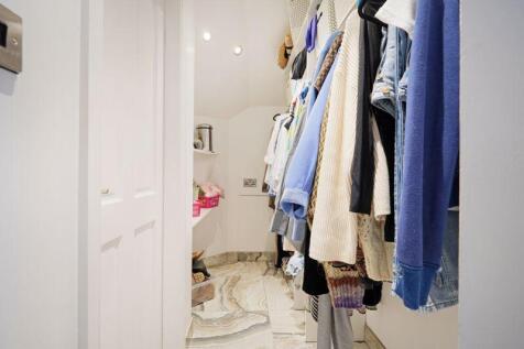 Walk in Wardrobe 