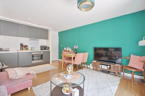 Open Plan Living / Kitchen 