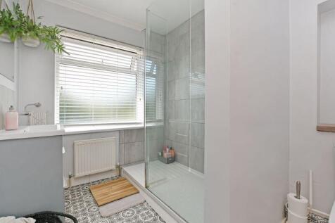 Family Shower Room