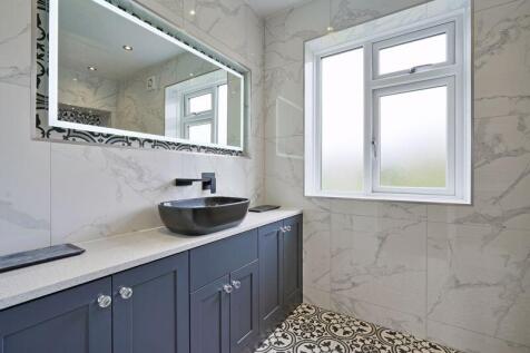 Bedroom 1 Ensuite 