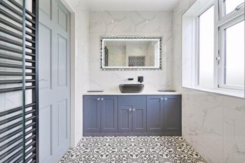 Bedroom 1 Ensuite 