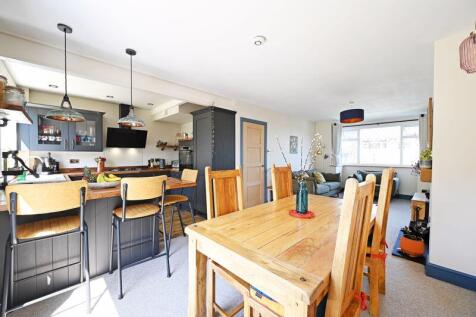 Open Plan Dining / Living 