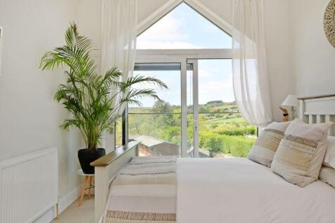 Juliette Balcony & Views