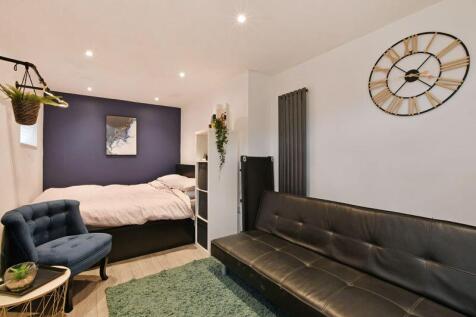 Studio Flat