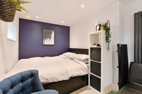 Studio Flat
