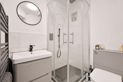 Studio Flat Shower Room