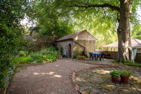 Garden &amp; Outbuilding 