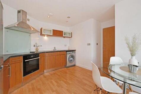 Kitchen / Dining 