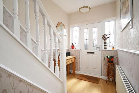 Front Door &amp; Hallway 