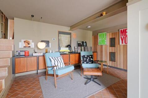 Occasional Living Room 