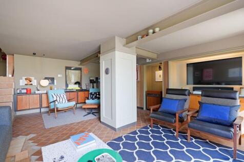Occasional Living Room 